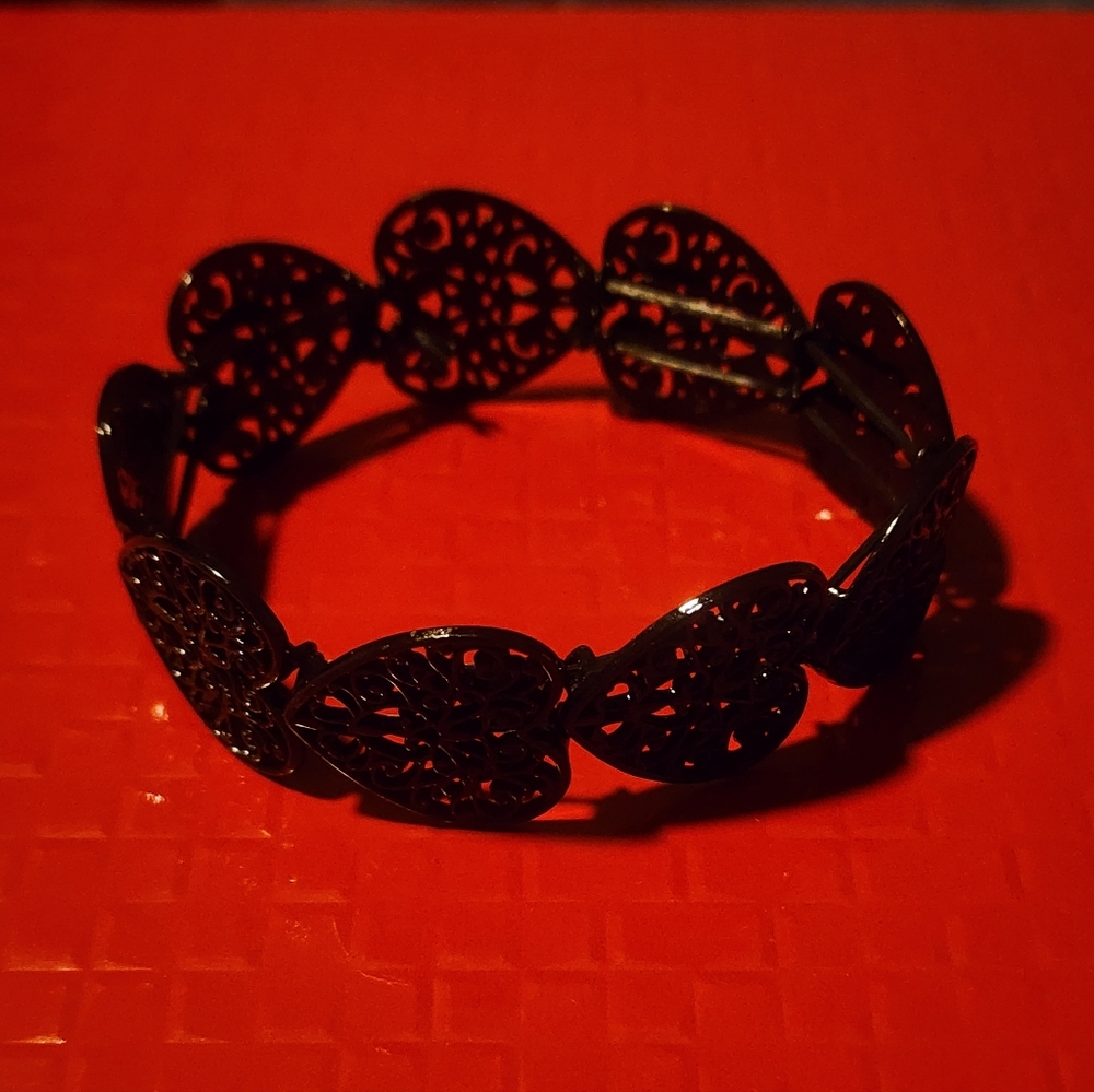 Intricate Black Heart Shaped Stretchy Bracelet Fashion Jewelry